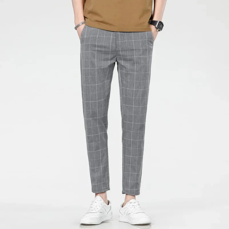 Pantalon Carreaux Homme 2025 – Style Européen & Américain | Slim Fit
Tailles : 30 à 38 (EU)
Matière : tissu confortable, mélange polyester et coton
Coupe : slim fit, adaptée business, loisirs et voyage
Style : carreau FelizShop