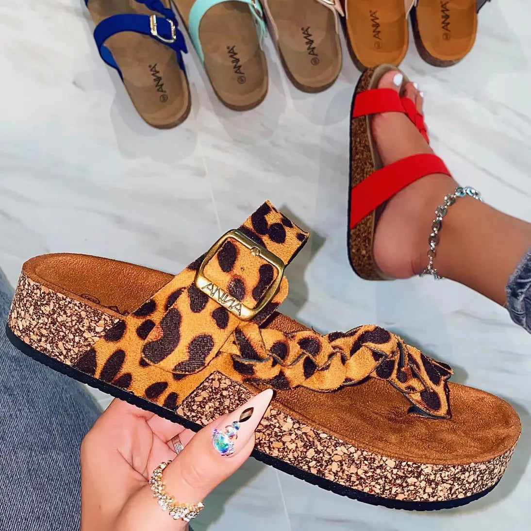 Sandales Femme Été 2022 – Claquettes Plates de Plage, Tongs Décontractées à Enfiler, Chaussures Légères pour l’Été🚚 Livraison rapide en 8 à 12 jours ouvrés depuis la France FelizShop