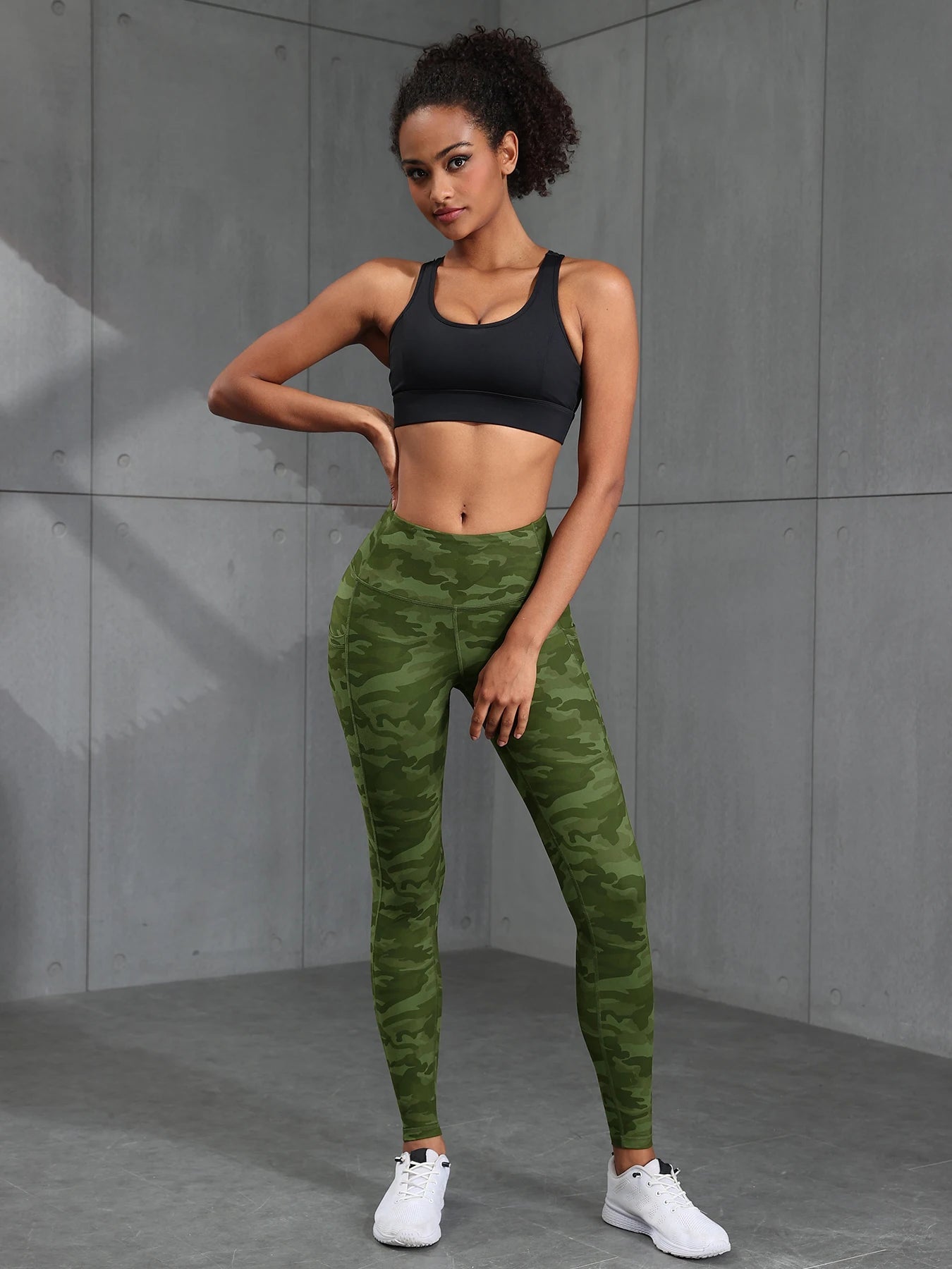 Leggings Femme Camouflage – Taille Haute avec Poche | Squat-Proof & Résistant
Tailles : S à XL
Matière : tissu stretch, résistant et opaque (squat-proof)
Coupe : taille haute, ajustée
Utilisation : running, fitness, yo FelizShop