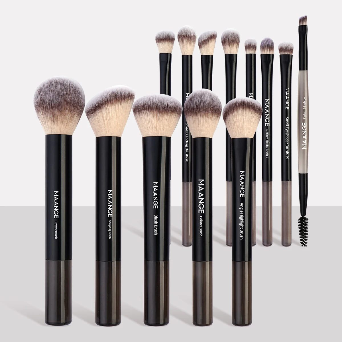 Pinceaux de maquillage professionnels pour une application parfaite et un rendu naturel des cosmétiques
