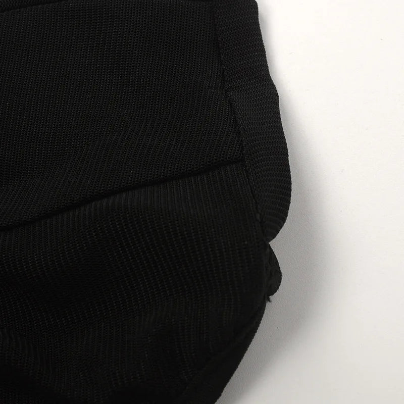 Crop Top Corset Noir Femme – Sans Manches, Dos Nu & Lacets
Tailles : S à L
Matière : tissu mesh léger, détails à lacets
Style : sexy et streetwear, dos transparent, coupe courte (cropped)
Saison : été 🚚 Livraison FelizShop
