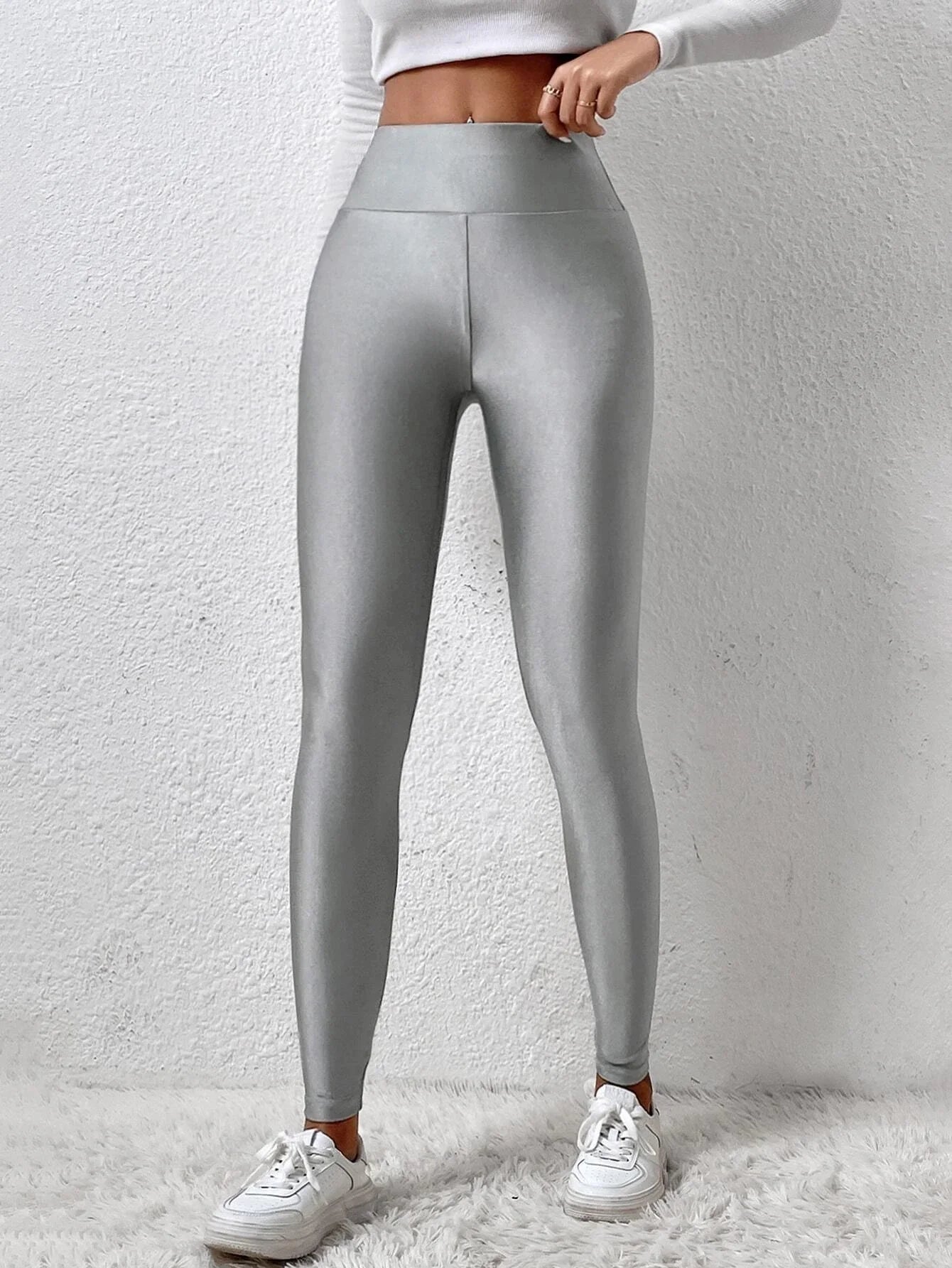 Leggings Taille Haute – Style Européen & Américain | Couleur Unie & Effet Brillant
Tailles : S à XL
Matière : tissu élastique haute performance, finition brillante
Coupe : taille haute, jambes ajustées, finition “pe FelizShop