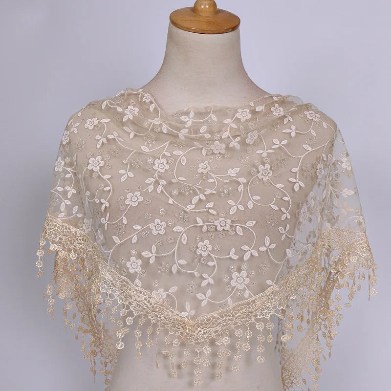 Foulard Femme BOHOWAII – Voile Dentelle Triangulaire Élégant
Dimensions : env. 140 cm x 90 cm x 90 cm (forme triangle)
Matériaux : tulle léger, dentelle brodée, voile doux et respirant
Style : bohème chic, musulman mo FelizShop