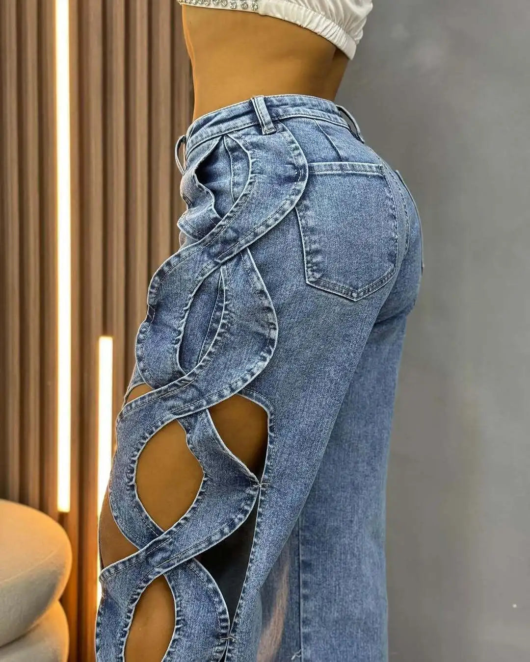 Pantalon Femme Sister Star – Denim à Découpes Latérales & Coupe Skinny Taille Haute
Tailles : S à L
Matière : denim stretch, détails ajourés (side hollow)
Coupe : skinny, taille haute, effet “S line” pour galber FelizShop