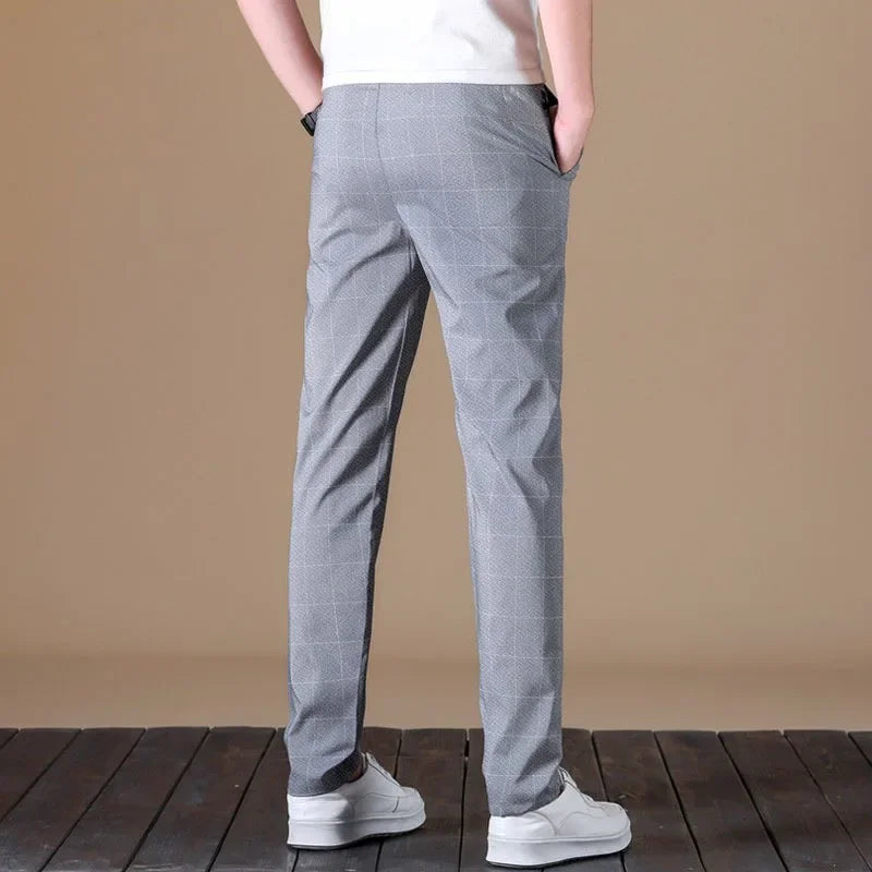 Pantalon Carreaux Homme 2025 – Style Européen & Américain | Slim Fit
Tailles : 30 à 38 (EU)
Matière : tissu confortable, mélange polyester et coton
Coupe : slim fit, adaptée business, loisirs et voyage
Style : carreau FelizShop