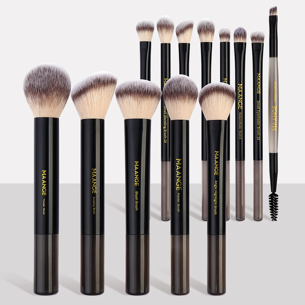 Pinceaux de maquillage professionnels pour une application parfaite et un rendu naturel des cosmétiques