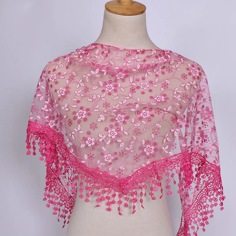 Foulard Femme BOHOWAII – Voile Dentelle Triangulaire Élégant
Dimensions : env. 140 cm x 90 cm x 90 cm (forme triangle)
Matériaux : tulle léger, dentelle brodée, voile doux et respirant
Style : bohème chic, musulman mo FelizShop