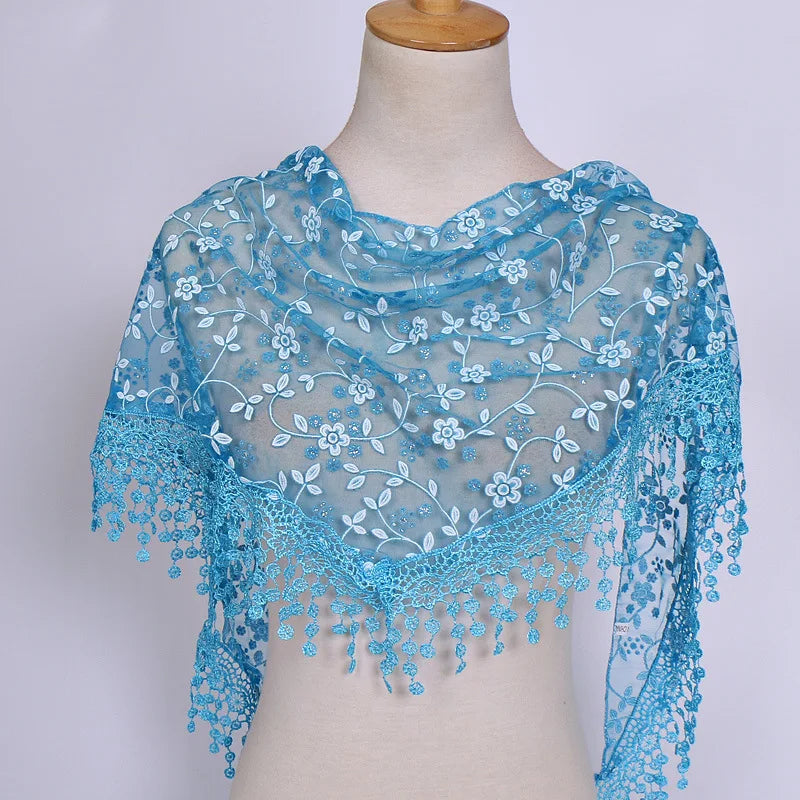Foulard Femme BOHOWAII – Voile Dentelle Triangulaire Élégant
Dimensions : env. 140 cm x 90 cm x 90 cm (forme triangle)
Matériaux : tulle léger, dentelle brodée, voile doux et respirant
Style : bohème chic, musulman mo FelizShop