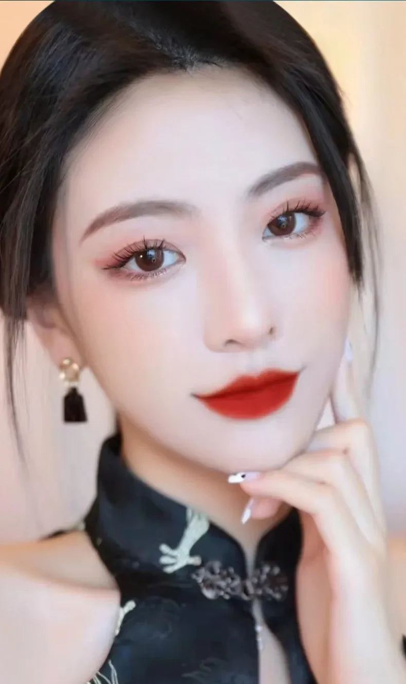 Rouge à Lèvres Gravé Rétro – Rouge Chinois Velours Mat | Waterproof, Non-Transfert & Édition Élégante🚚 Livraison rapide FelizShop