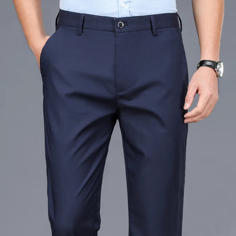 Pantalon Homme Stretch Noir – Style Smart Casual | Bureau & Quotidien
Tailles : 30 à 38 (EU)
Matière : tissu stretch confortable, séchage rapide
Coupe : droite, ajustée sans être trop serrée
Saison : printemps et aut FelizShop
