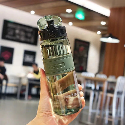 Gourde de sport 500 ml — Bouteille portable anti-fuite en plastique, avec filtre à thé — Pour voyage, salle de sport, fitness, extérieur — Gobelet transparent
🚚 Livraison rapide en 8 à 12 jours ouvrés depuis la FelizShop