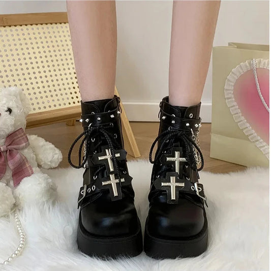 Bottines Gothiques Femme BUSY GIRL – Bottes Noires à Plateforme avec Clous Métalliques | Style Punk Rock, Talon Compensé (Taille 43)🚚 Livraison rapide en 8 à 12 jours ouvrés depuis la France FelizShop
