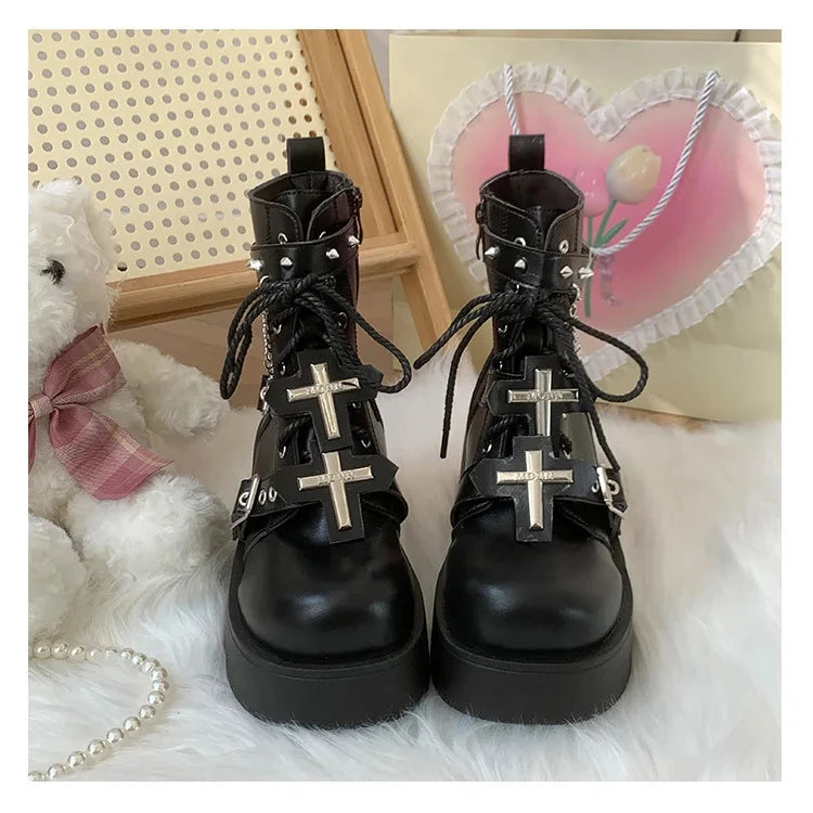 Bottines Gothiques Femme BUSY GIRL – Bottes Noires à Plateforme avec Clous Métalliques | Style Punk Rock, Talon Compensé (Taille 43)🚚 Livraison rapide en 8 à 12 jours ouvrés depuis la France FelizShop
