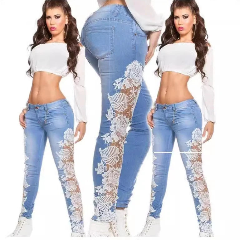Jean Mom Dentelle Femme – Taille Haute | Coupe Skinny & Effet Bodycon
Tailles : 24 à 32 (US) – tailles européennes correspondantes
Longueur : cheville (ankle length)
Matière : denim avec détails en dentelle, boutons e FelizShop
