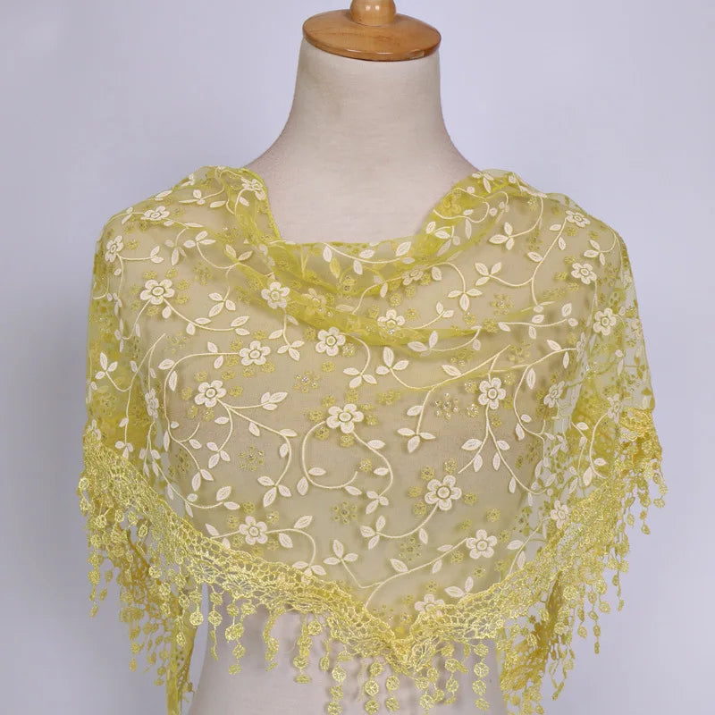 Foulard Femme BOHOWAII – Voile Dentelle Triangulaire Élégant
Dimensions : env. 140 cm x 90 cm x 90 cm (forme triangle)
Matériaux : tulle léger, dentelle brodée, voile doux et respirant
Style : bohème chic, musulman mo FelizShop
