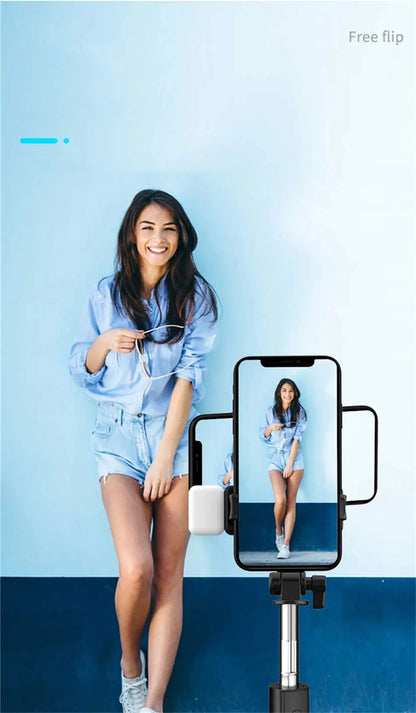 Perche à Selfie Bluetooth Portable avec Trépied – Télécommande Sans Fil, Lumière d’Appoint, Support Téléphone Rétractable et Extensible 🚚 Livraison rapide en 8 à 12 jours ouvrés depuis la France ou nos entrep FelizShop