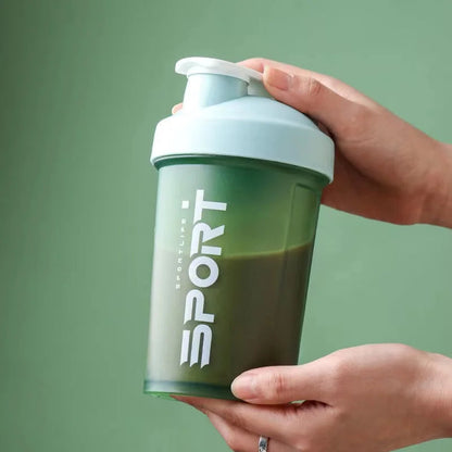 Gourde de sport 500 ml à 3 compartiments — Shaker à protéines, bouteille portable pour extérieur et voyage, anti-fuite, plastique sans BPA
🚚 Livraison rapide en 8 à 12 jours ouvrés depuis la France FelizShop