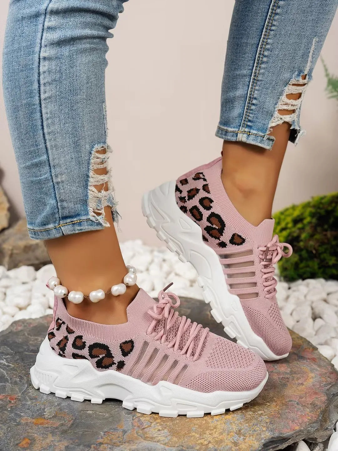 Baskets Femme 2025 – Sneakers Léopard Légères et Respirantes, Chaussures Décontractées pour Femme en Promotion
🚚 Livraison rapide en 8 à 12 jours ouvrés depuis la France FelizShop