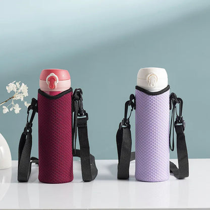 Housse isotherme en néoprène avec sangle — Étui portable pour bouteille d’eau 500 ml — Accessoire camping et sac à gourde sous vide
🚚 Livraison rapide en 8 à 12 jours ouvrés depuis la France FelizShop