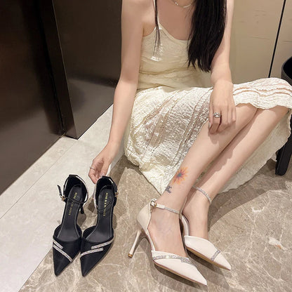 Chaussures à talons hauts style français pour femme 2024 — Bout pointu orné de strass — Design original avec bride unique et détails raffinés
🚚 Livraison rapide en 8 à 12 jours ouvrés depuis la France FelizShop