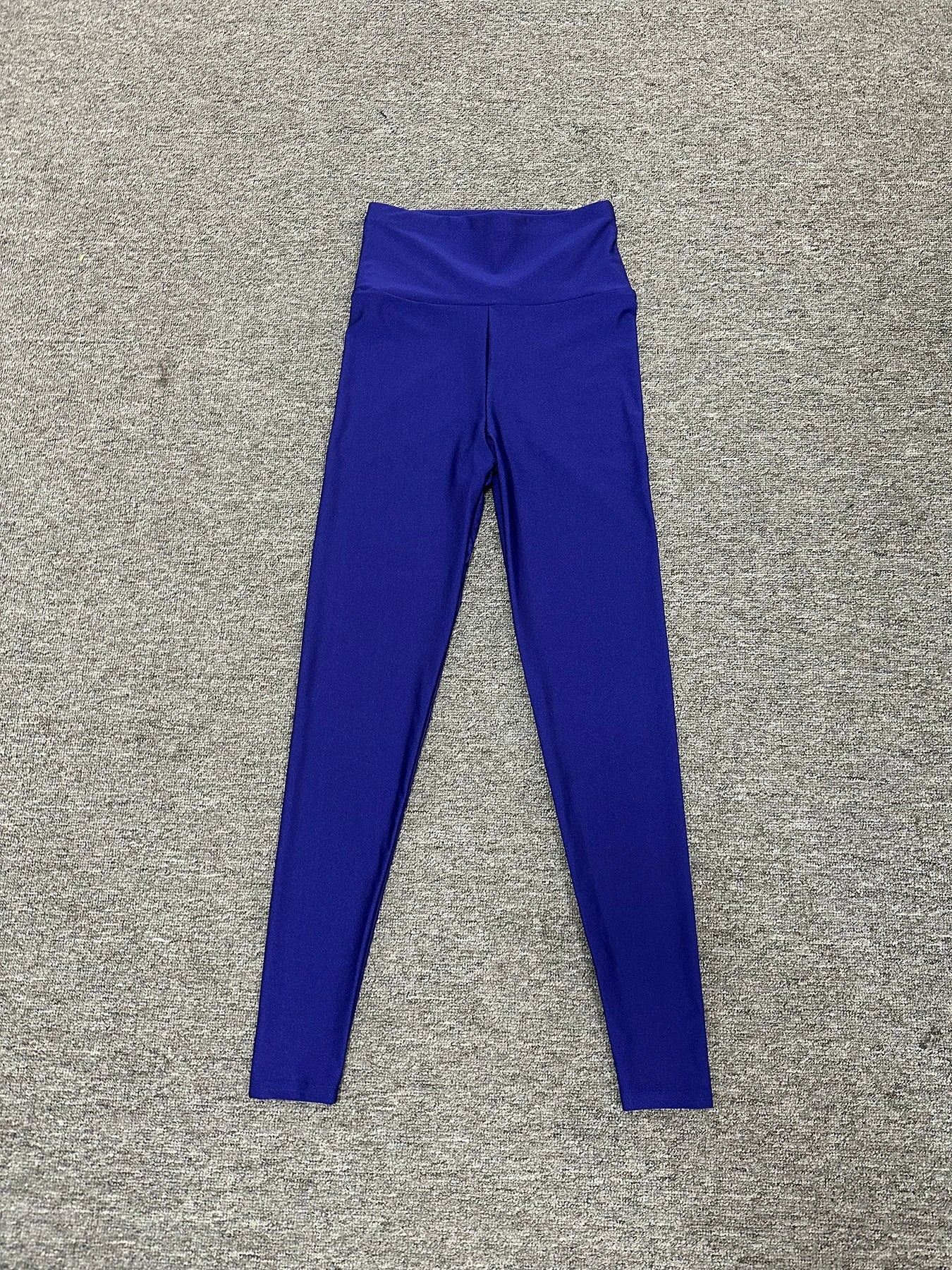Leggings Taille Haute – Style Européen & Américain | Couleur Unie & Effet Brillant
Tailles : S à XL
Matière : tissu élastique haute performance, finition brillante
Coupe : taille haute, jambes ajustées, finition “pe FelizShop