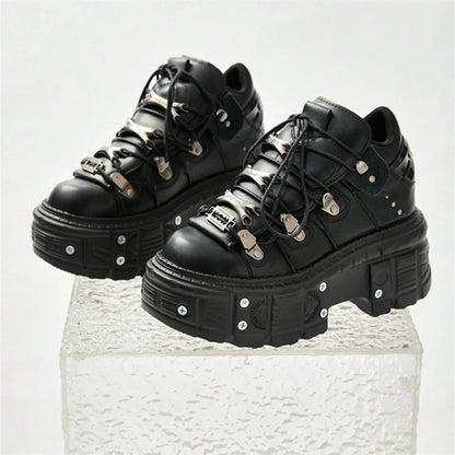 Bottines Gothiques Femme 2025 – Chaussures Noires Punk à Plateforme avec Détails Métal | Sneakers Rock Unisexes à Lacets
🚚 Livraison rapide en 8 à 12 jours ouvrés depuis la France FelizShop