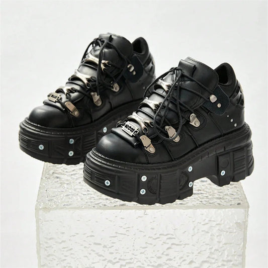 Bottines Gothiques Femme 2025 – Chaussures Noires Punk à Plateforme avec Détails Métal | Sneakers Rock Unisexes à Lacets
🚚 Livraison rapide en 8 à 12 jours ouvrés depuis la France FelizShop