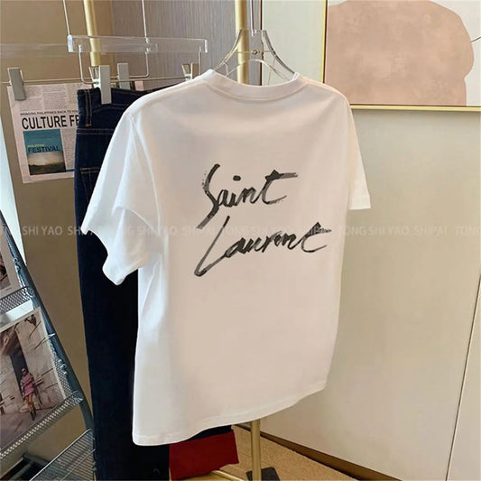 T-shirt Oversize Unisexe – Été 2025 | Design Tendance & Coupe Loose
Tailles : S à XXL – coupe ample (style oversize)
Matière : coton doux premium, respirant et léger
Style : unisexe, streetwear, casual chic
Saison : FelizShop