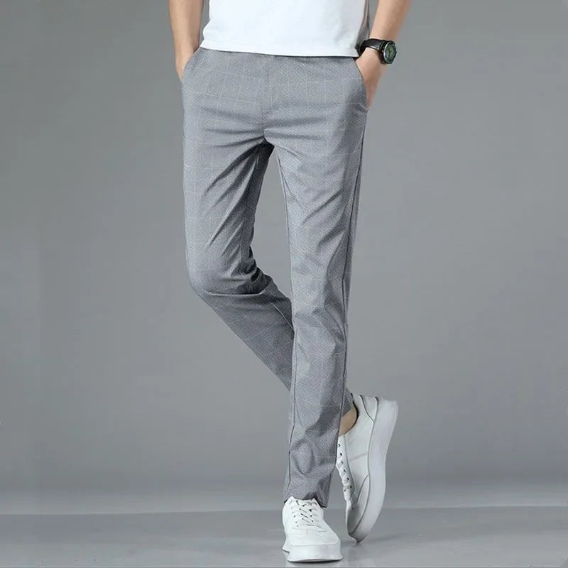 Pantalon Carreaux Homme 2025 – Style Européen & Américain | Slim Fit
Tailles : 30 à 38 (EU)
Matière : tissu confortable, mélange polyester et coton
Coupe : slim fit, adaptée business, loisirs et voyage
Style : carreau FelizShop