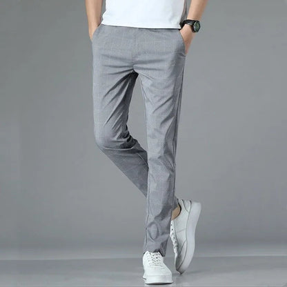 Pantalon Carreaux Homme 2025 – Style Européen & Américain | Slim Fit
Tailles : 30 à 38 (EU)
Matière : tissu confortable, mélange polyester et coton
Coupe : slim fit, adaptée business, loisirs et voyage
Style : carreau FelizShop