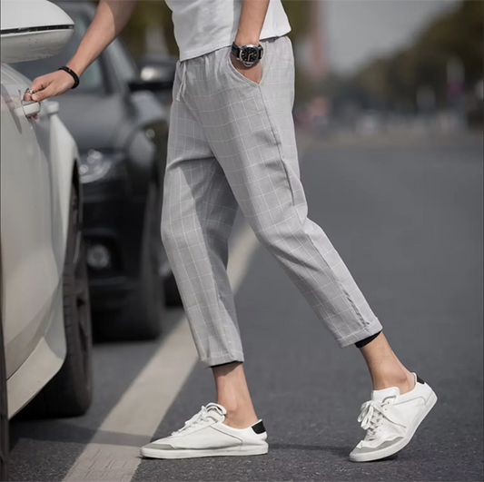Pantalon Carreaux Homme 2025 – Style Européen & Américain | Slim Fit
Tailles : 30 à 38 (EU)
Matière : tissu confortable, mélange polyester et coton
Coupe : slim fit, adaptée business, loisirs et voyage
Style : carreau FelizShop