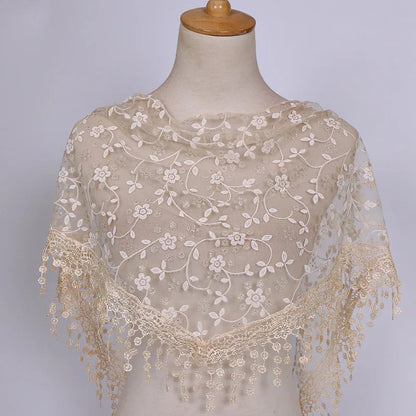 Foulard Femme BOHOWAII – Voile Dentelle Triangulaire Élégant
Dimensions : env. 140 cm x 90 cm x 90 cm (forme triangle)
Matériaux : tulle léger, dentelle brodée, voile doux et respirant
Style : bohème chic, musulman mo FelizShop