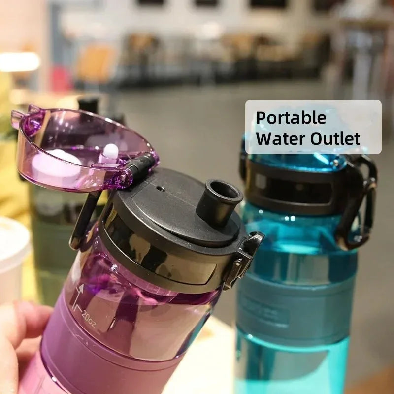 Gourde de sport 500 ml — Bouteille portable anti-fuite en plastique, avec filtre à thé — Pour voyage, salle de sport, fitness, extérieur — Gobelet transparent
🚚 Livraison rapide en 8 à 12 jours ouvrés depuis la FelizShop
