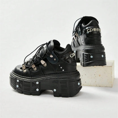Bottines Gothiques Femme 2025 – Chaussures Noires Punk à Plateforme avec Détails Métal | Sneakers Rock Unisexes à Lacets
🚚 Livraison rapide en 8 à 12 jours ouvrés depuis la France FelizShop