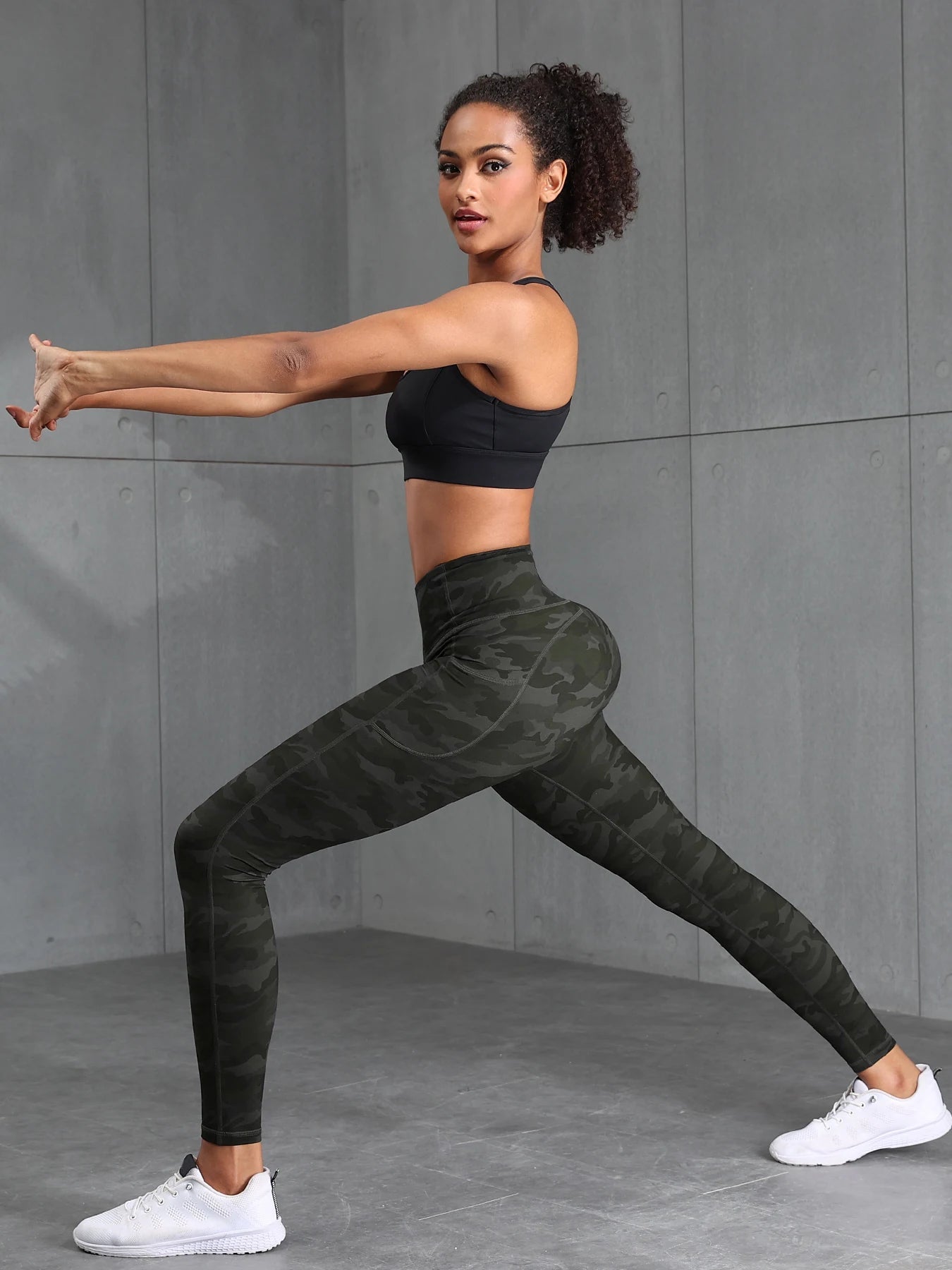 Leggings Femme Camouflage – Taille Haute avec Poche | Squat-Proof & Résistant
Tailles : S à XL
Matière : tissu stretch, résistant et opaque (squat-proof)
Coupe : taille haute, ajustée
Utilisation : running, fitness, yo FelizShop