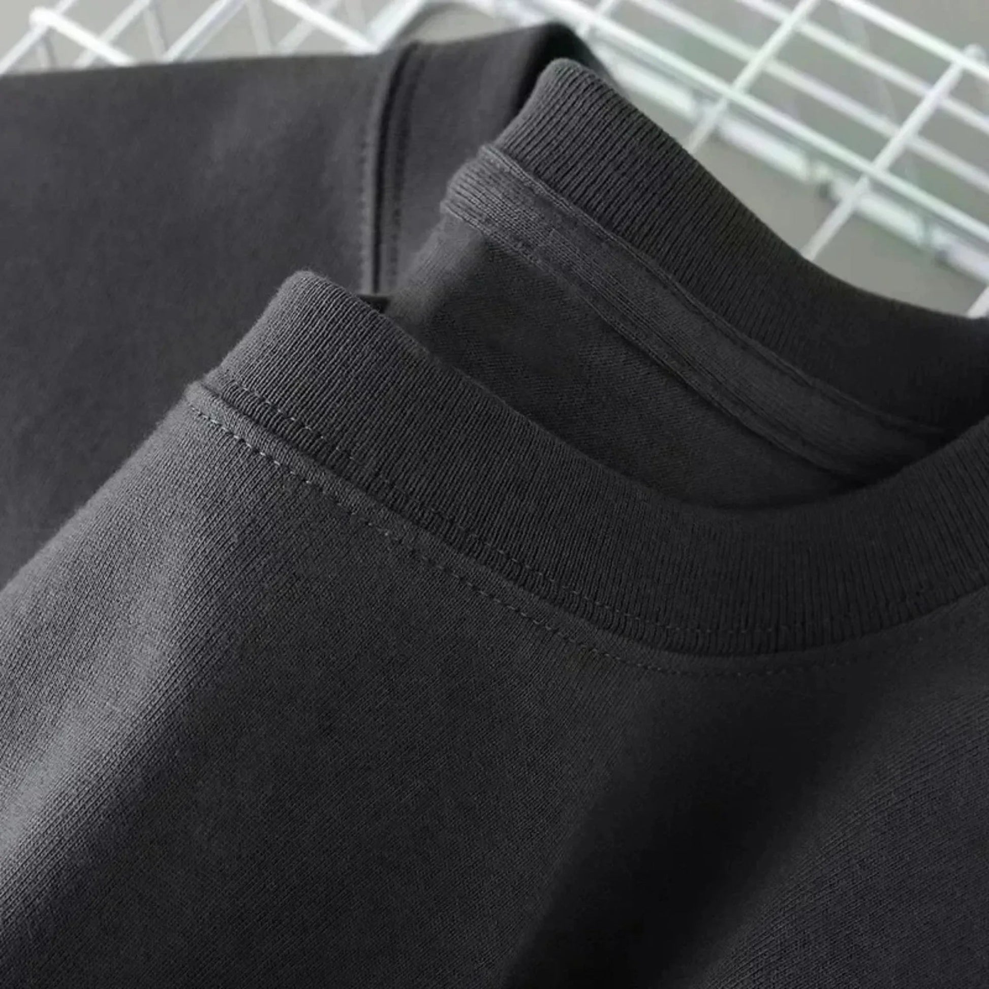 T-shirt Oversize Homme – Coton Haut de Gamme | Style Y2K & Graphique
Tailles : S à XXL – coupe ample oversize
Matière : 100 % coton doux et respirant
Style : manches courtes, imprimés graphiques tendance Y2K 🚚 Livra FelizShop