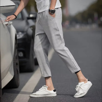 Pantalon Carreaux Homme 2025 – Style Européen & Américain | Slim Fit
Tailles : 30 à 38 (EU)
Matière : tissu confortable, mélange polyester et coton
Coupe : slim fit, adaptée business, loisirs et voyage
Style : carreau FelizShop