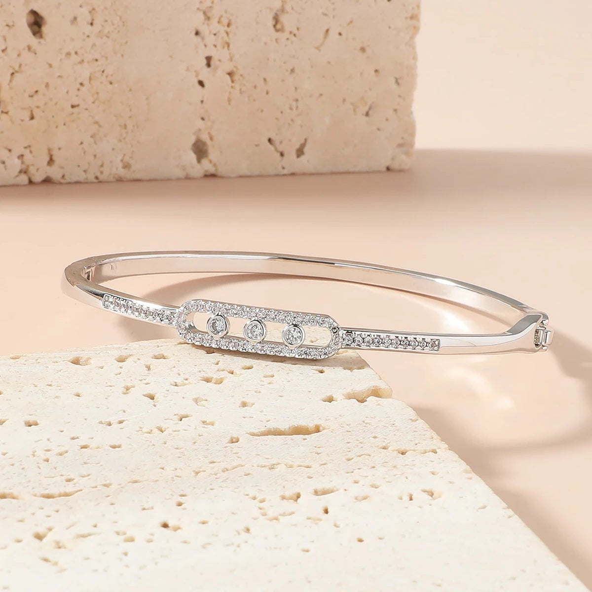 Beaut&Berry – Bracelet luxueux plaqué or 18K pour femmes et hommes, style jonc en cuivre orné de zircon, disponible en 2 couleurs. Cadeau élégant pour épouse ou amis.🚚 Livraison rapide en 8 à 12 jours ouvrés depui FelizShop