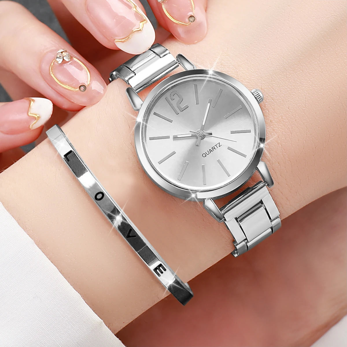 Montre Femme Élégante + Bracelet Love – Set 2 pièces – Style Chic & Minimaliste🚚 Livraison rapide en 8 à 12 jours ouvrés depuis la France FelizShop